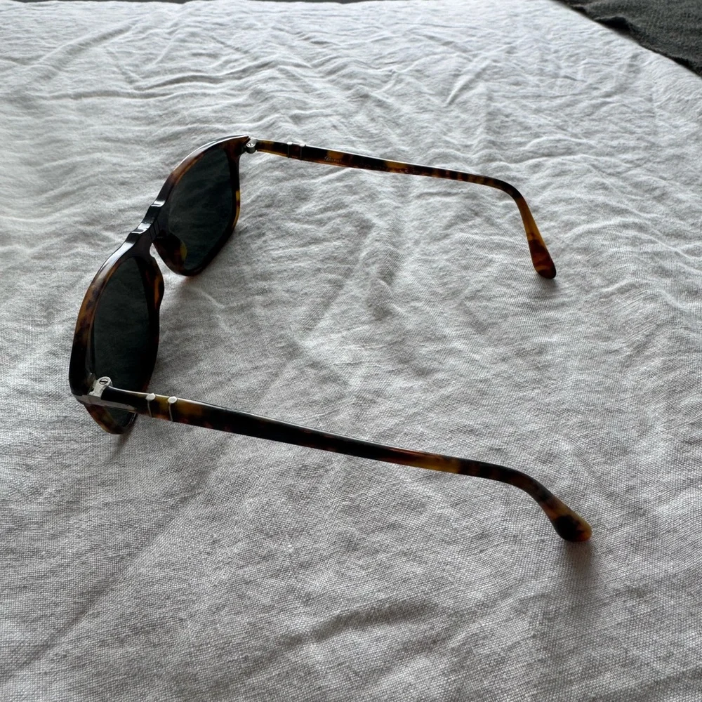 Persol 3059S Men’s Sunglasses - Picture 3 of 5